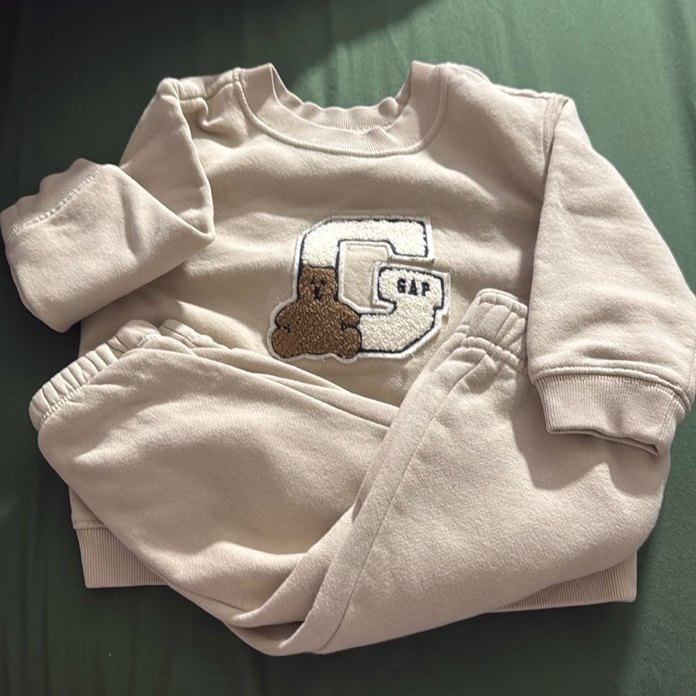 Gap Sweatsuit